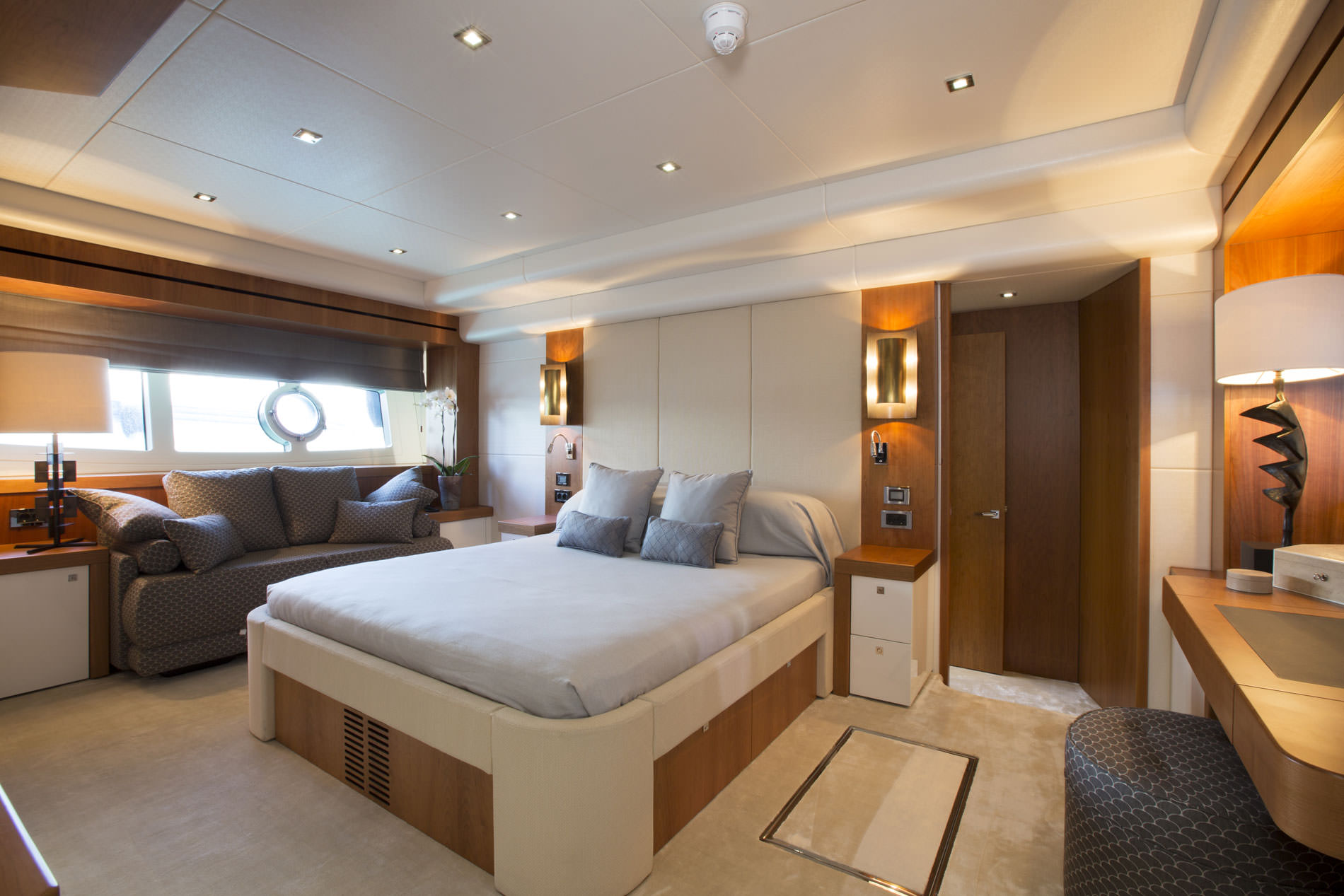 Yacht PLAY THE GAME, Sunseeker 28M Superyacht | CHARTERWORLD Luxury ...